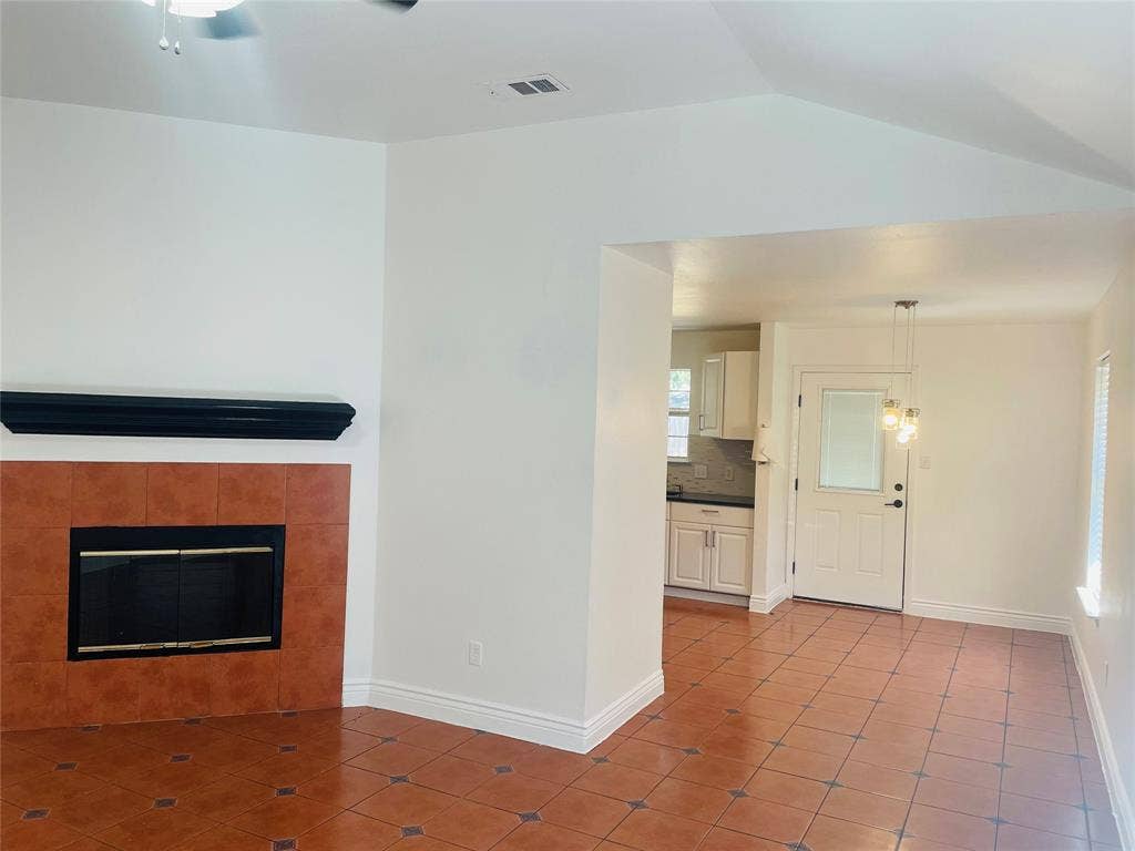 2534 Las Villas Avenue, Dallas, TX 75211