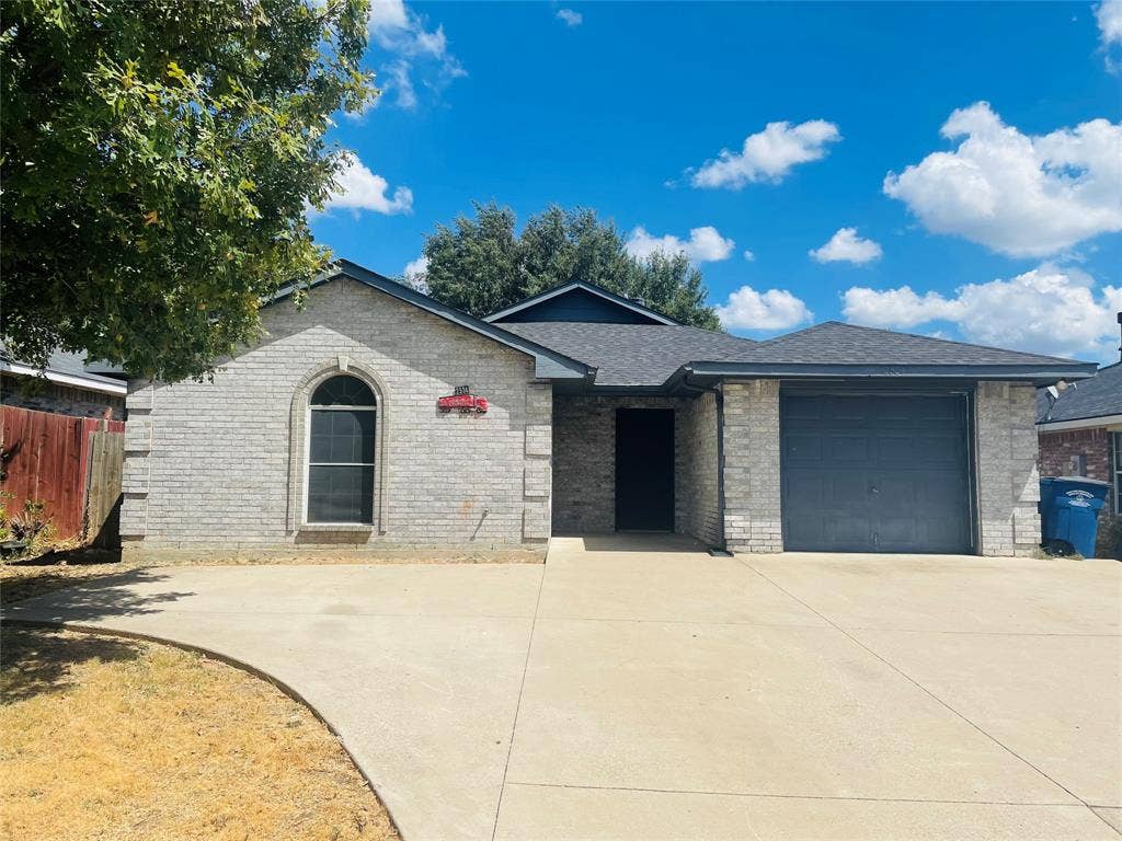 2534 Las Villas Avenue, Dallas, TX 75211