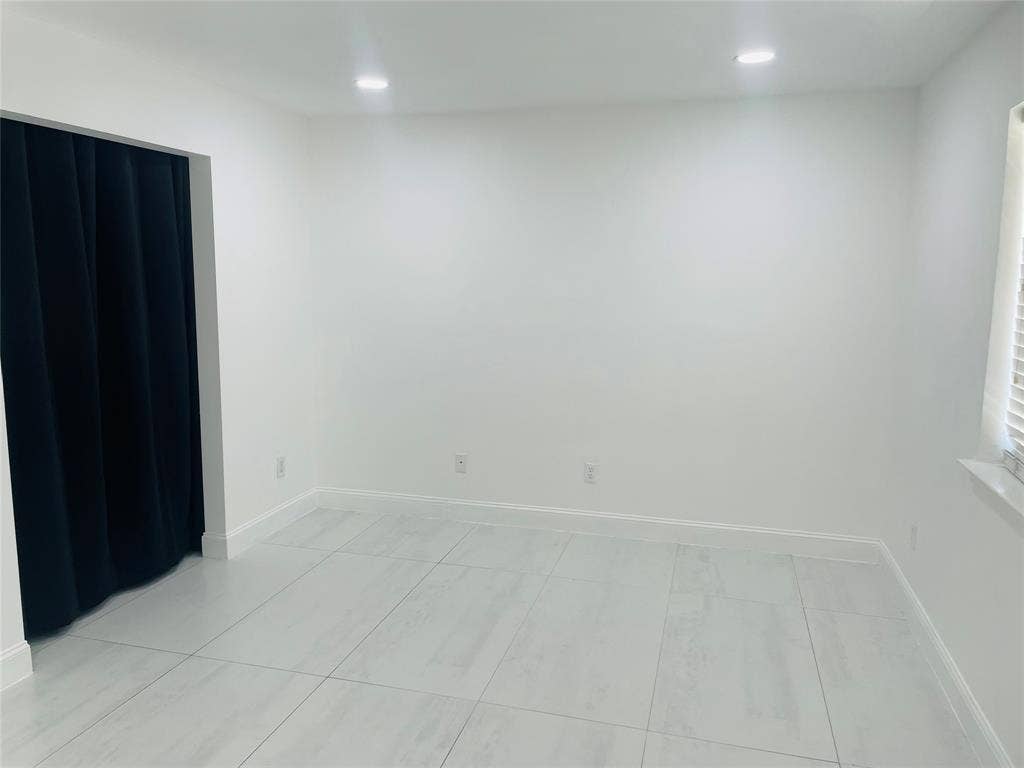 2534 Las Villas Avenue, Dallas, TX 75211