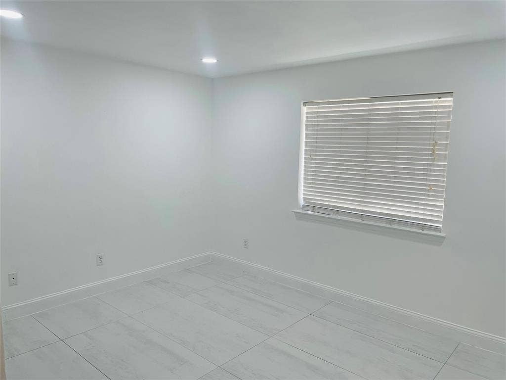 2534 Las Villas Avenue, Dallas, TX 75211