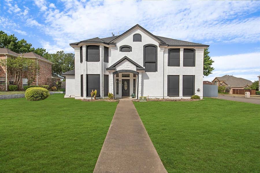 Property photo for 101 Boulder Creek Drive, DeSoto, TX