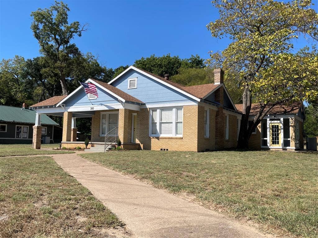 300 S Prairieville Street, Athens, TX 75751 300 S Prairieville Street, Athens, TX 75751