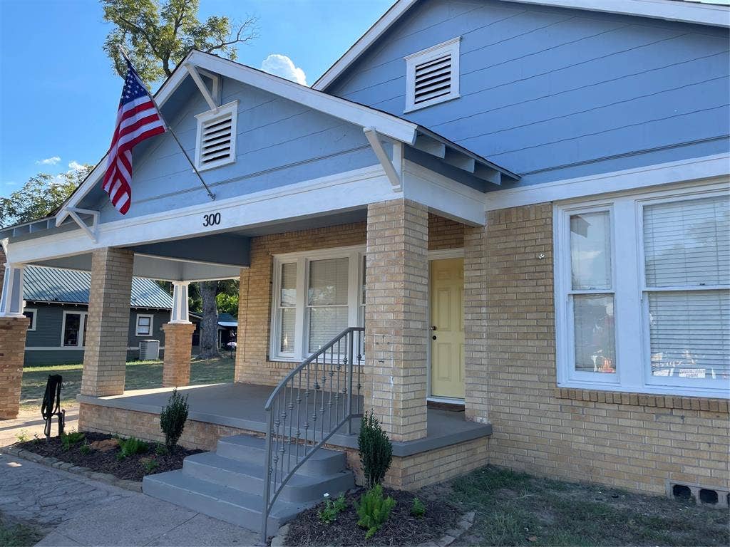 300 S Prairieville Street, Athens, TX 75751 300 S Prairieville Street, Athens, TX 75751