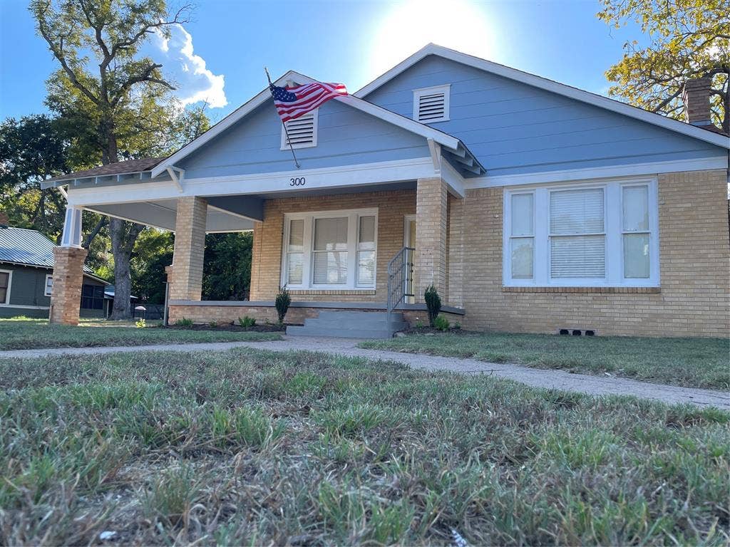 300 S Prairieville Street, Athens, TX 75751 300 S Prairieville Street, Athens, TX 75751