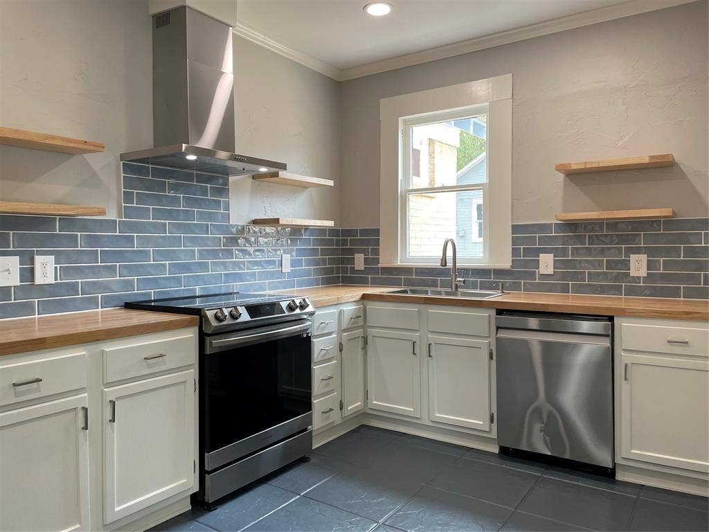 300 S Prairieville Street, Athens, TX 75751 300 S Prairieville Street, Athens, TX 75751