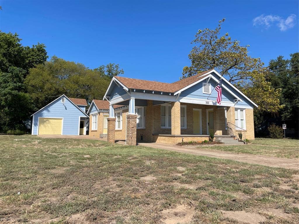 300 S Prairieville Street, Athens, TX 75751 300 S Prairieville Street, Athens, TX 75751