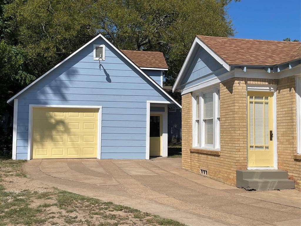 300 S Prairieville Street, Athens, TX 75751 300 S Prairieville Street, Athens, TX 75751