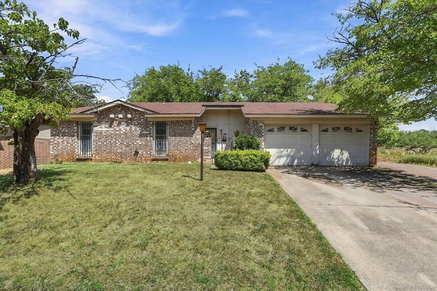 Property photo for 200 Quail Creek Drive, Crowley, TX