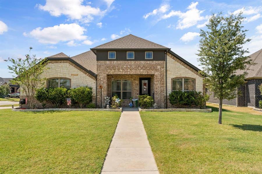 Property photo for 2103 Rose Court, Waxahachie, TX
