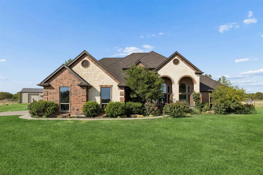 Property photo for 130 Corona Court, Fort Worth, TX