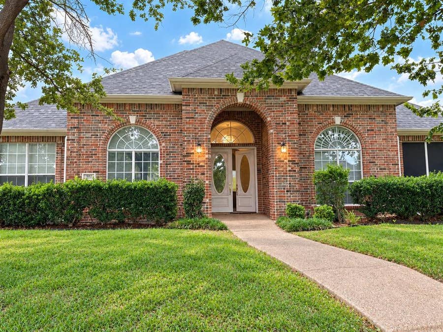 Property photo for 902 Horseshoe Bend, Richardson, TX