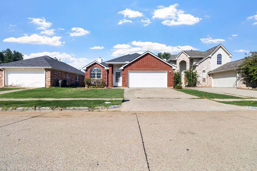 Property photo for 9061 Elbe Trail, Fort Worth, TX