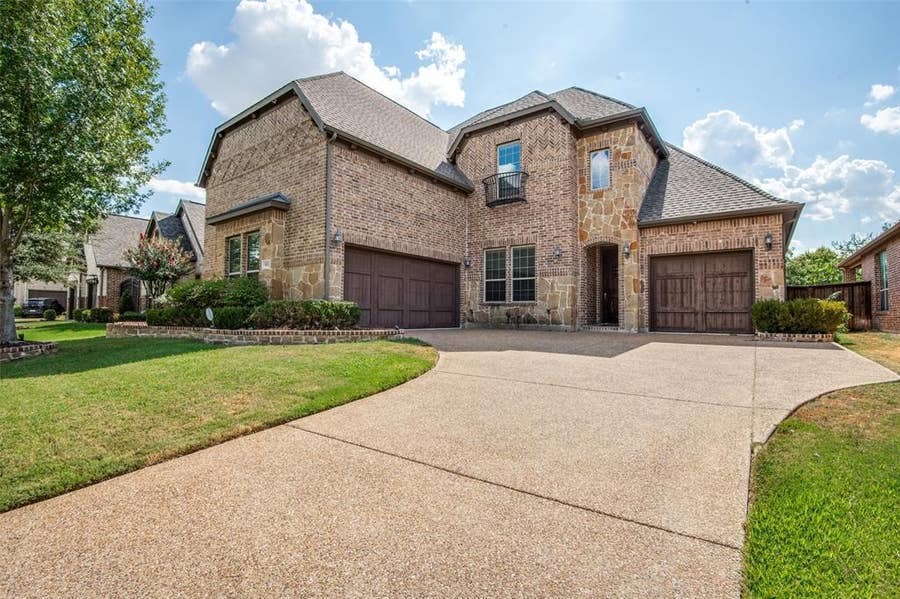 Property photo for 901 Colby Drive, Mansfield, TX