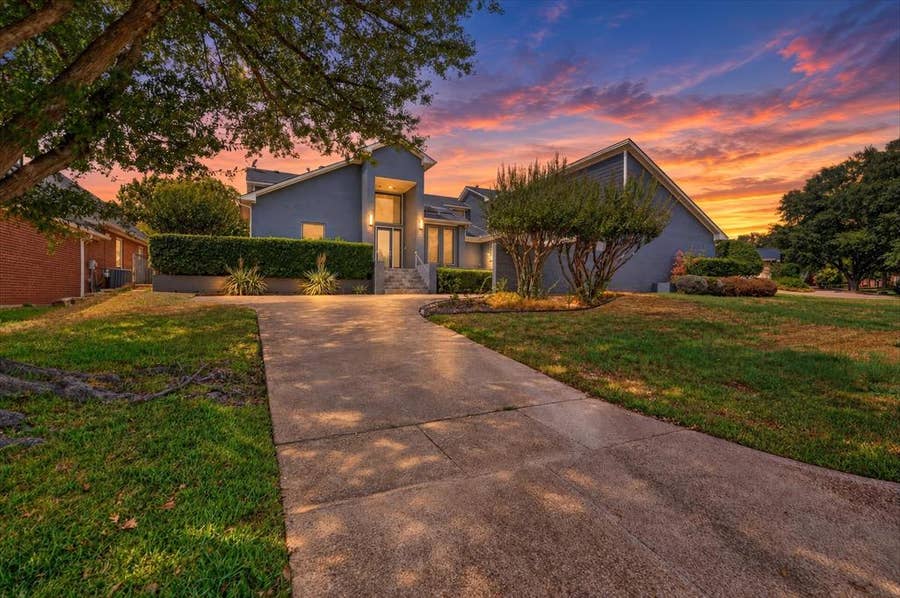 Property photo for 811 Turnberry Drive, Mansfield, TX