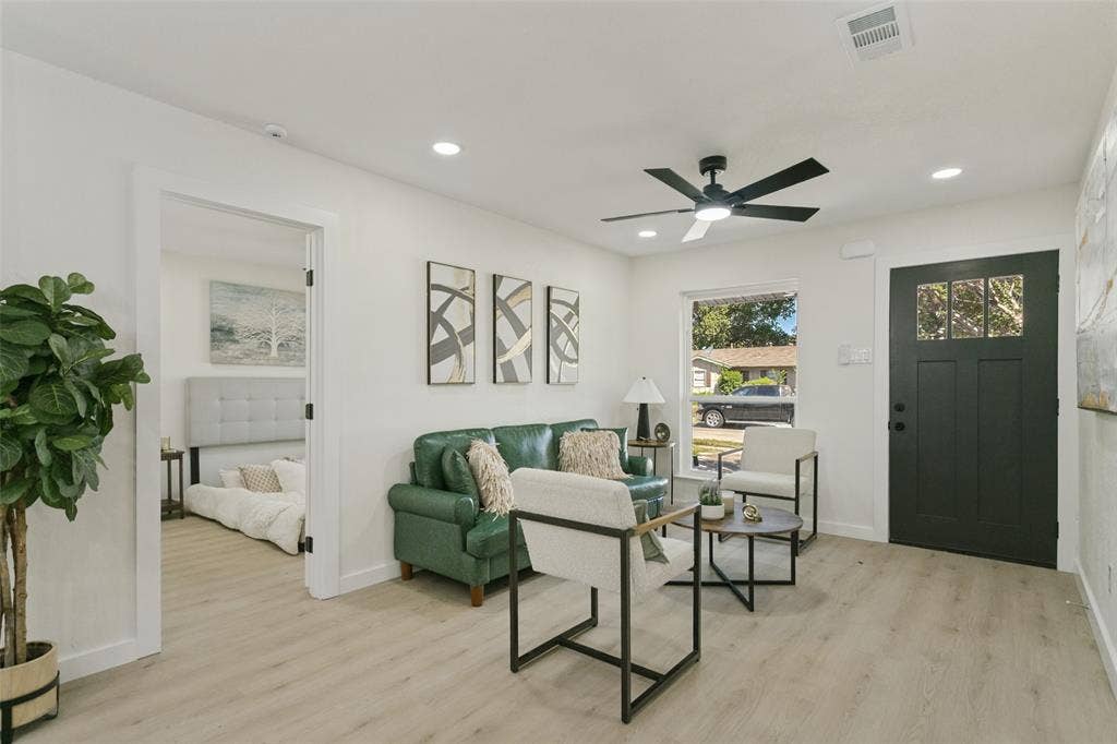 2812 E 15th Street, Plano, TX 75074 2812 E 15th Street, Plano, TX 75074