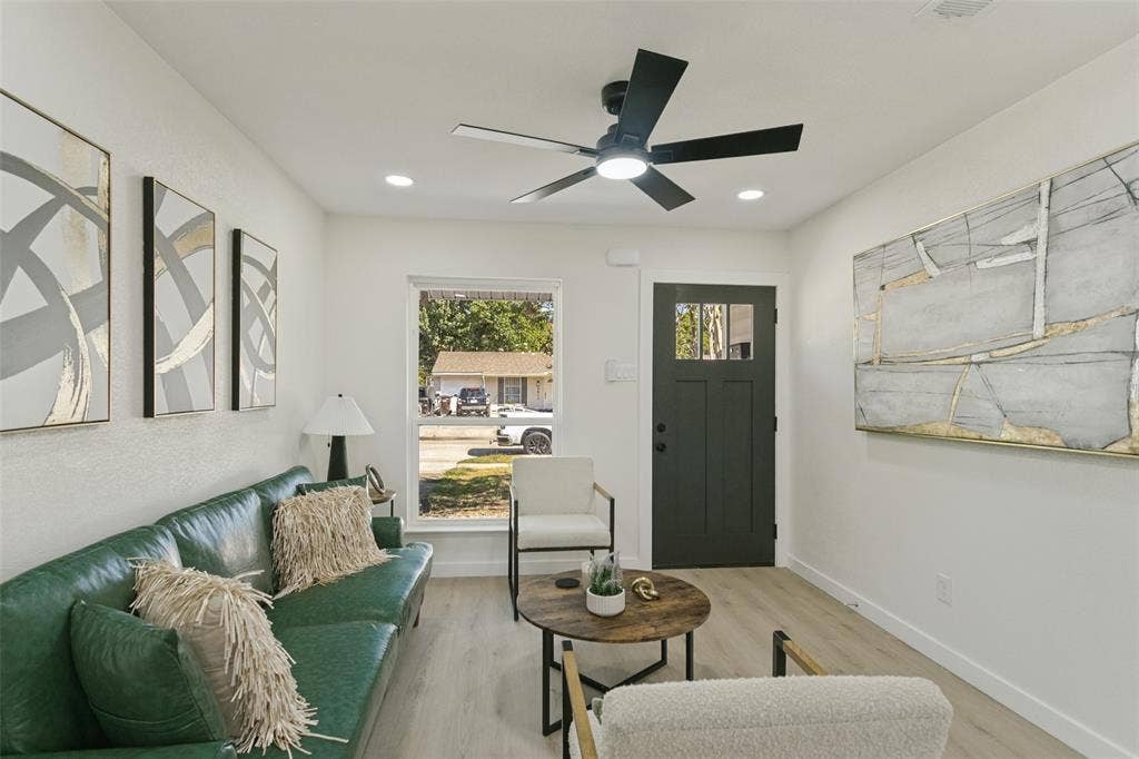 2812 E 15th Street, Plano, TX 75074 2812 E 15th Street, Plano, TX 75074