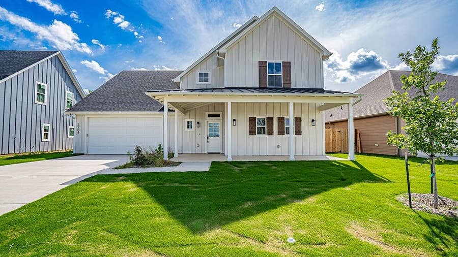 Property photo for 2204 Salina Circle, Granbury, TX