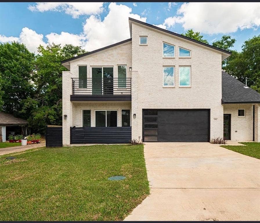 Property photo for 202 Wykagyl Street, Kaufman, TX