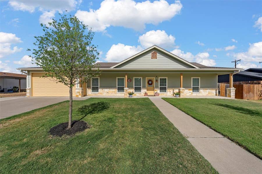 Property photo for 505 David Davis Drive, McGregor, TX