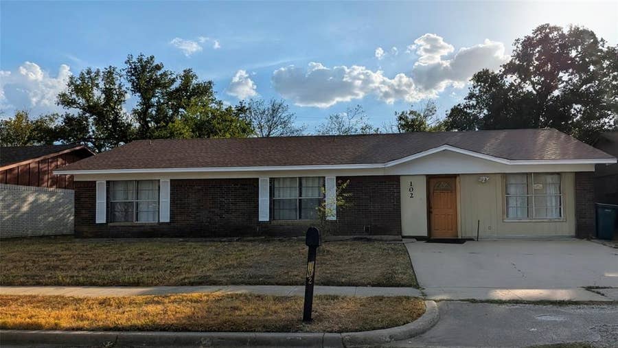 Property photo for 102 S Patricia Street, Lacy Lakeview, TX