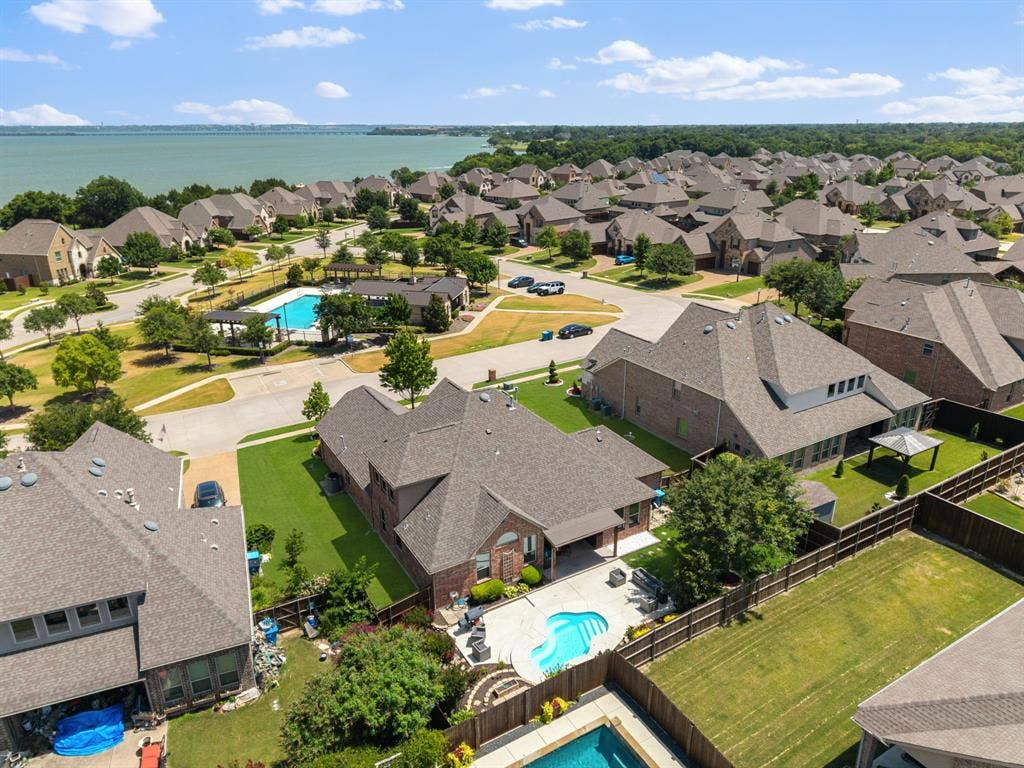 9902 Clubhouse Circle, Rowlett, TX 75089 9902 Clubhouse Circle, Rowlett, TX 75089