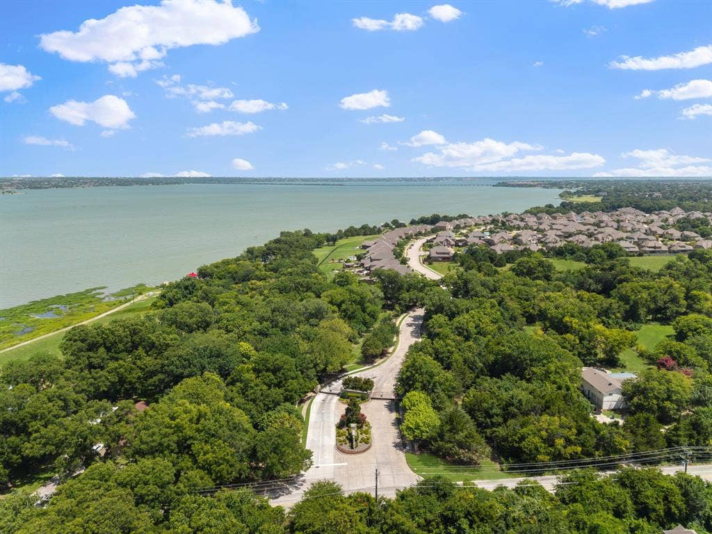 9902 Clubhouse Circle, Rowlett, TX 75089 9902 Clubhouse Circle, Rowlett, TX 75089