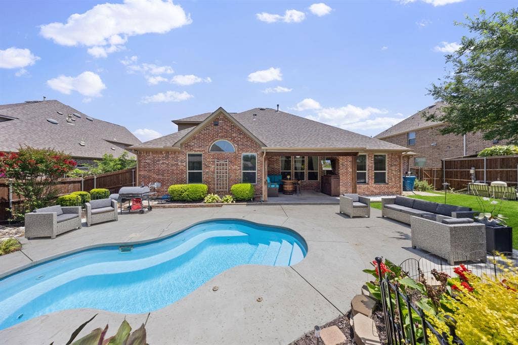 9902 Clubhouse Circle, Rowlett, TX 75089 9902 Clubhouse Circle, Rowlett, TX 75089