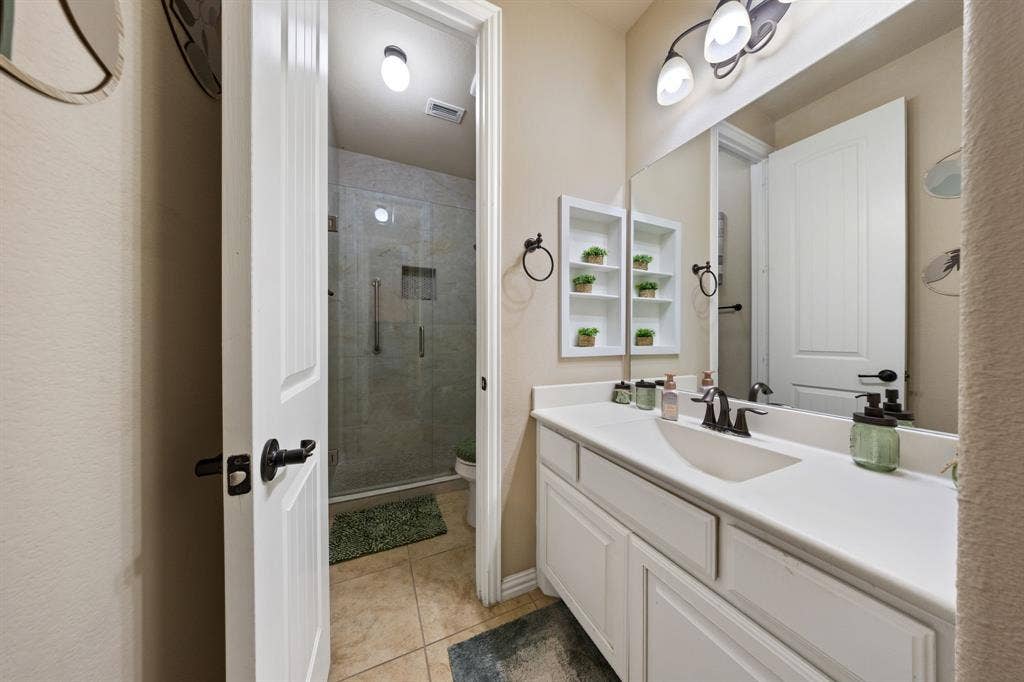 9902 Clubhouse Circle, Rowlett, TX 75089 9902 Clubhouse Circle, Rowlett, TX 75089