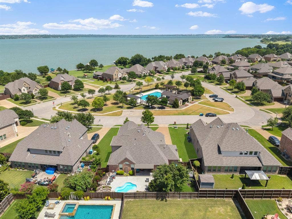 9902 Clubhouse Circle, Rowlett, TX 75089 9902 Clubhouse Circle, Rowlett, TX 75089