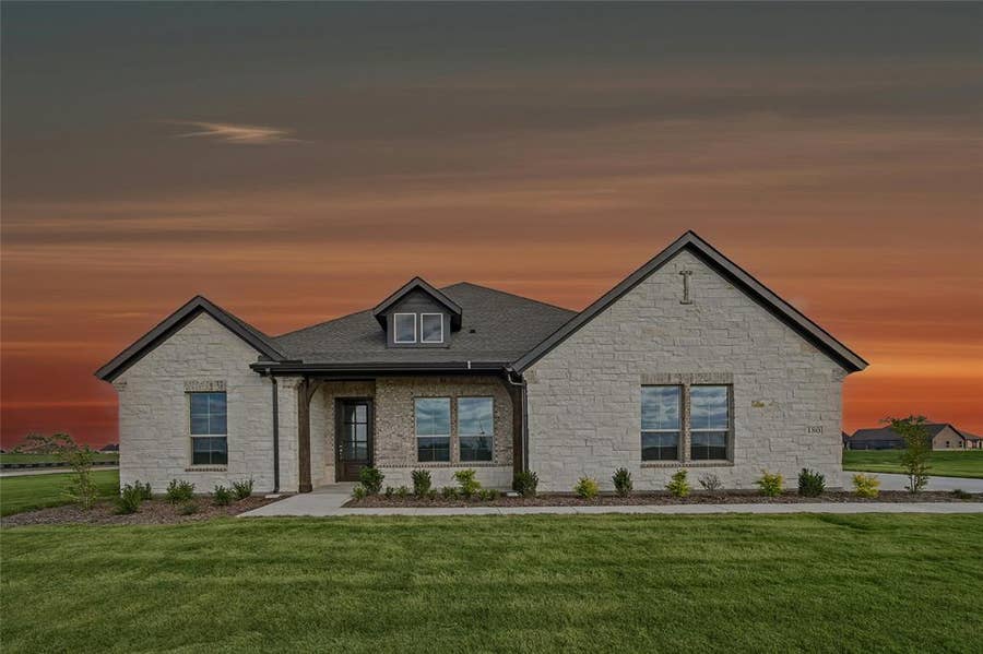 Property photo for 180 Aurora Avenue, Valley View, TX