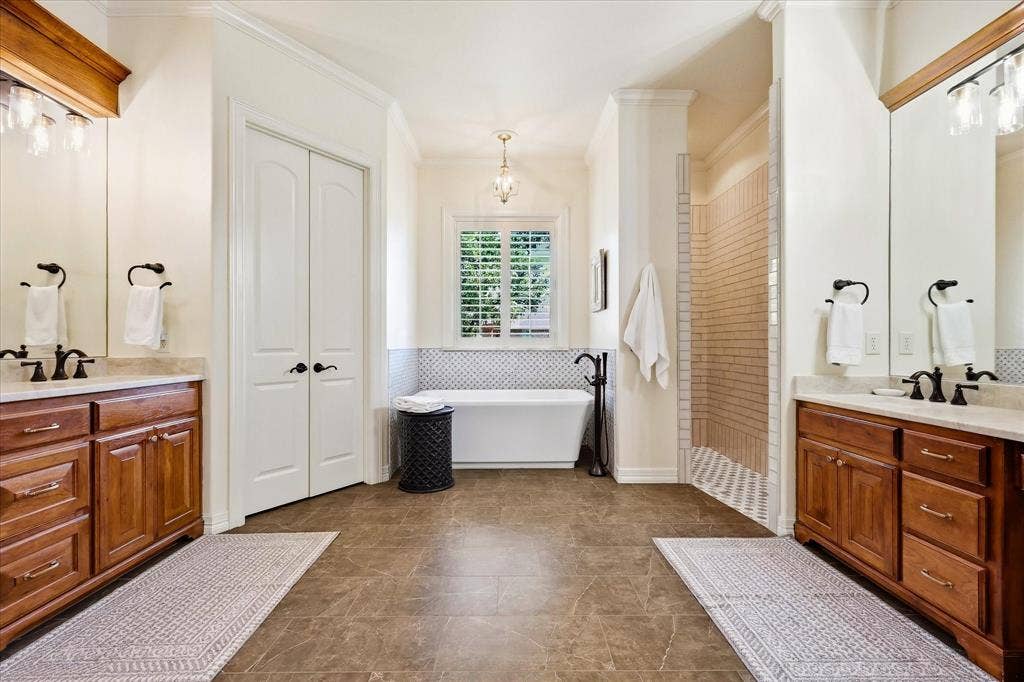 2912 Siena Drive, Denton, TX 76210 2912 Siena Drive, Denton, TX 76210