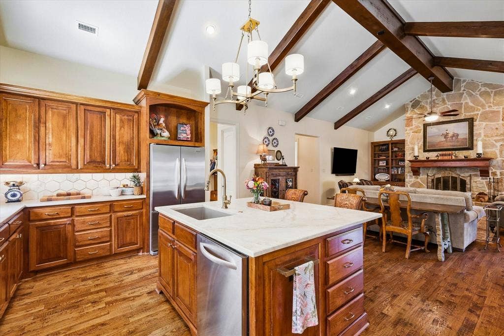2912 Siena Drive, Denton, TX 76210 2912 Siena Drive, Denton, TX 76210