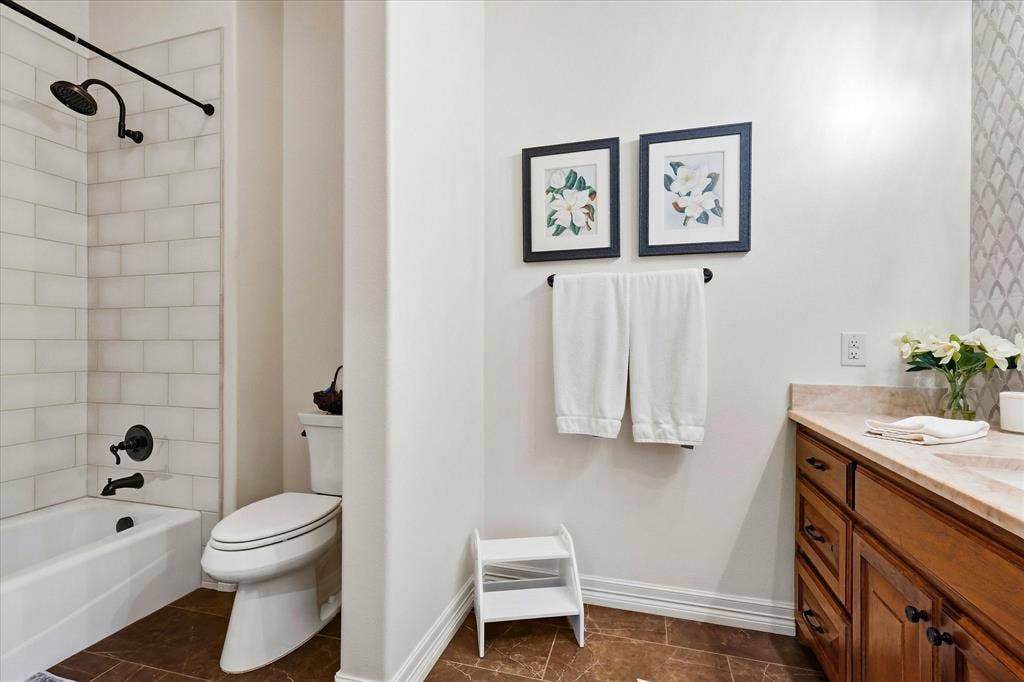 2912 Siena Drive, Denton, TX 76210 2912 Siena Drive, Denton, TX 76210