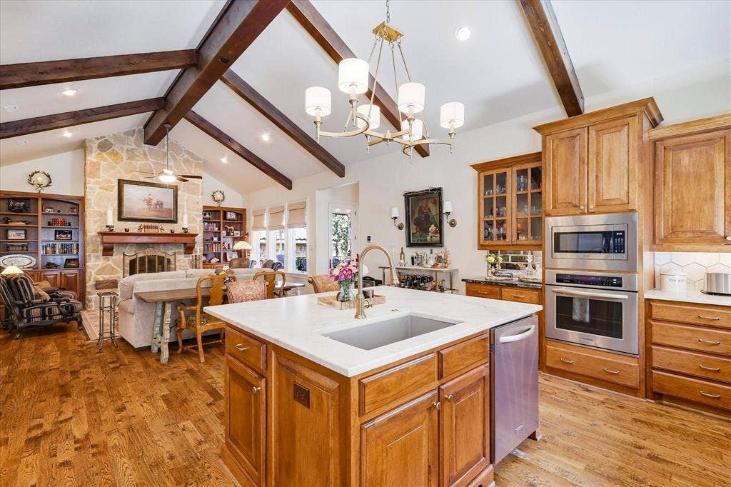 2912 Siena Drive, Denton, TX 76210 2912 Siena Drive, Denton, TX 76210