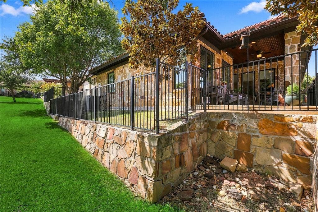 2912 Siena Drive, Denton, TX 76210 2912 Siena Drive, Denton, TX 76210