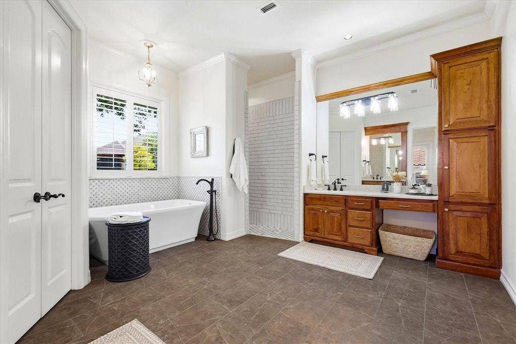 2912 Siena Drive, Denton, TX 76210 2912 Siena Drive, Denton, TX 76210