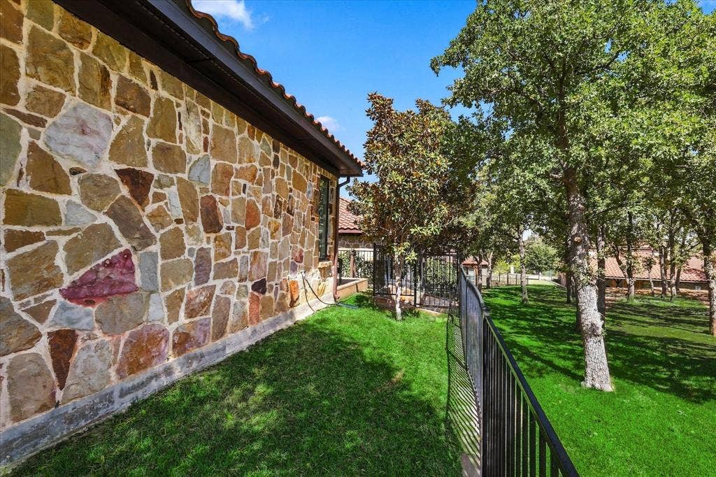 2912 Siena Drive, Denton, TX 76210 2912 Siena Drive, Denton, TX 76210