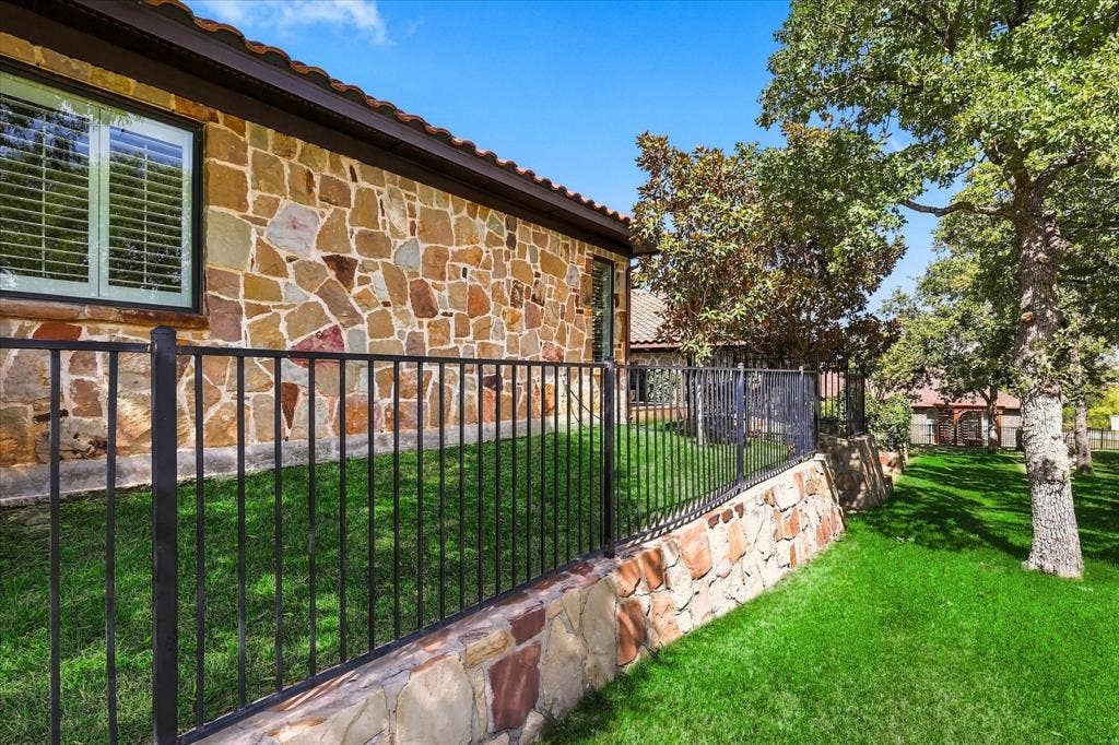2912 Siena Drive, Denton, TX 76210 2912 Siena Drive, Denton, TX 76210