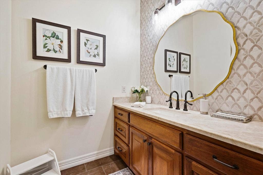 2912 Siena Drive, Denton, TX 76210 2912 Siena Drive, Denton, TX 76210