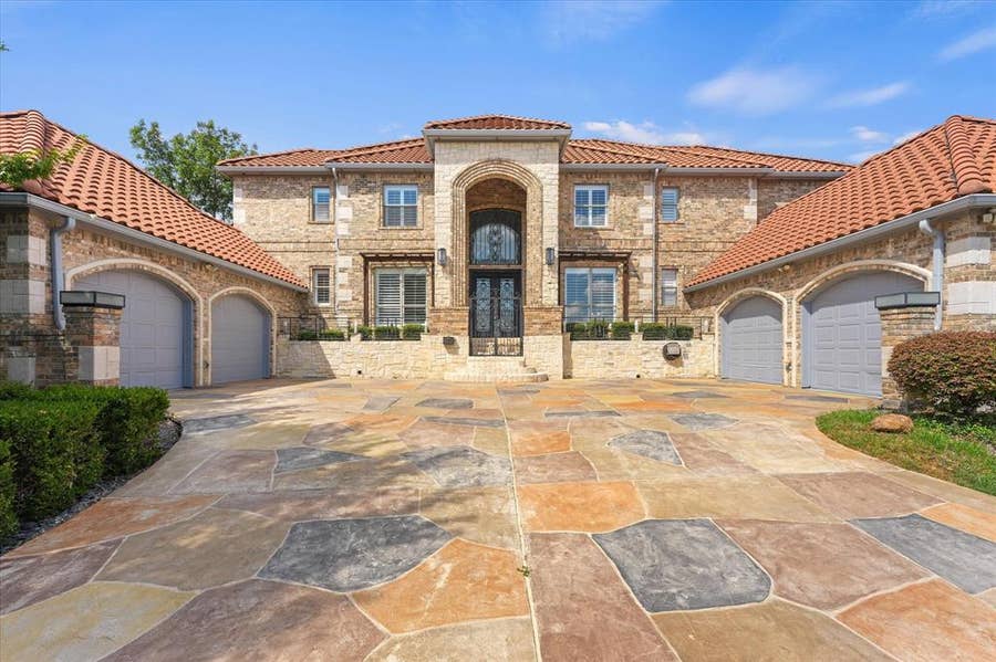 Property photo for 2601 Sir Gawain Lane, Lewisville, TX
