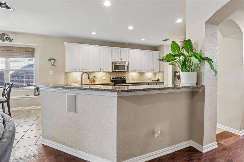 10700 Leesa Drive, McKinney, TX 75072 Large Kitchen