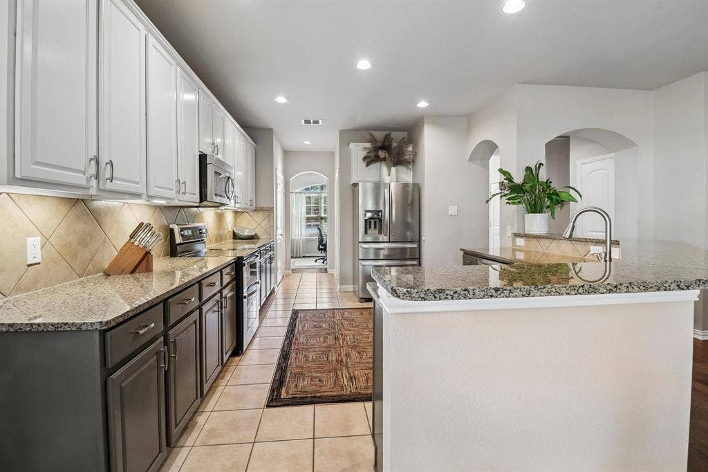 10700 Leesa Drive, McKinney, TX 75072 Large Kitchen