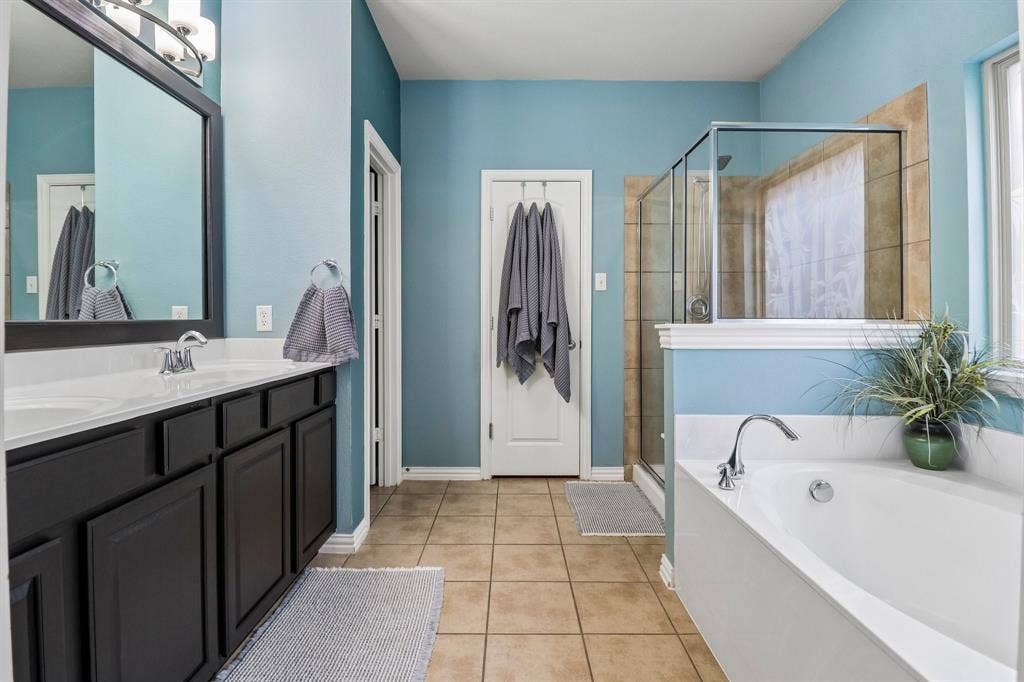 10700 Leesa Drive, McKinney, TX 75072 Primary Bathroom