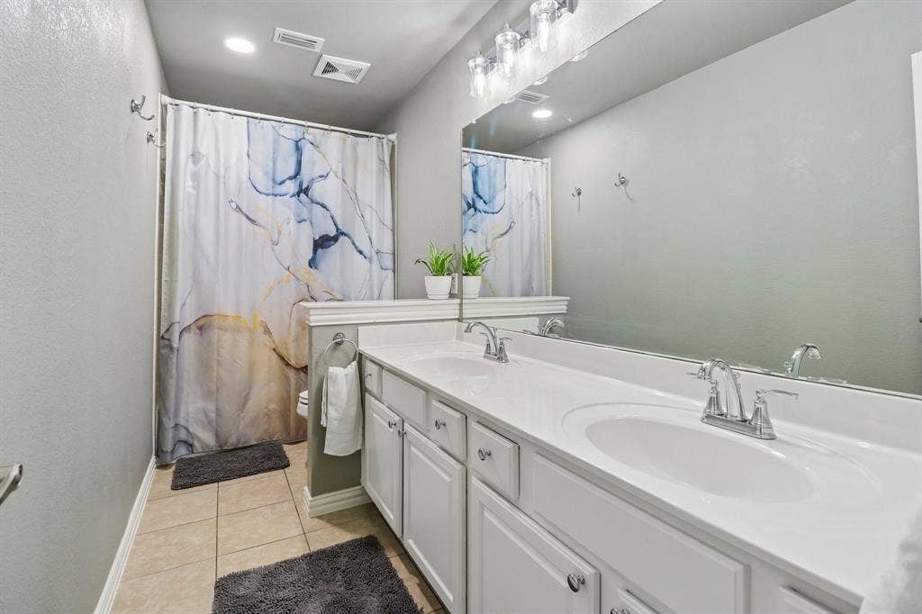 10700 Leesa Drive, McKinney, TX 75072 Fully Bathroom
