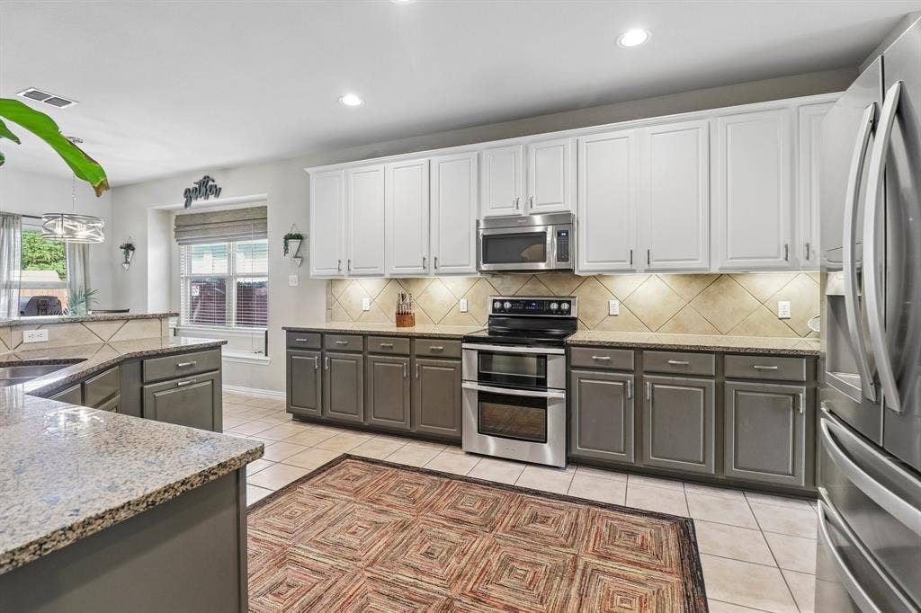 10700 Leesa Drive, McKinney, TX 75072 Large Kitchen