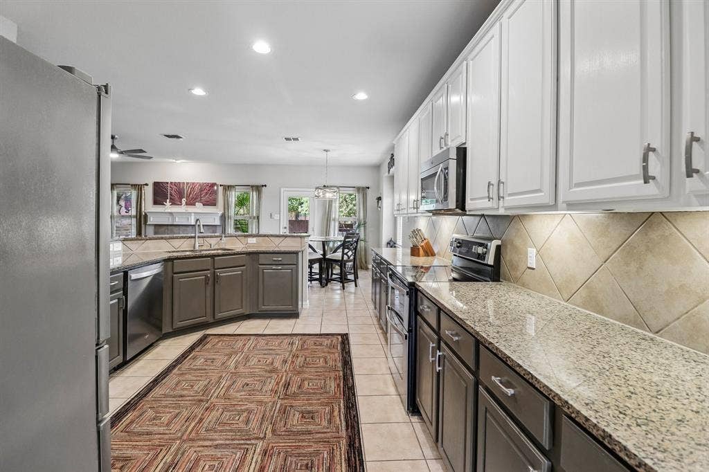 10700 Leesa Drive, McKinney, TX 75072 Large Kitchen