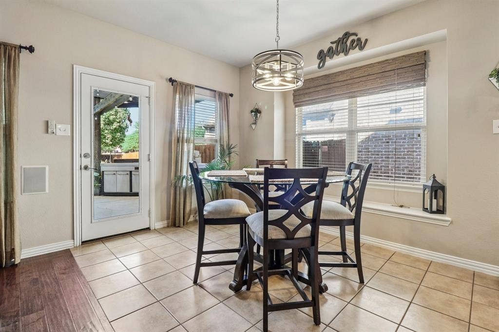 10700 Leesa Drive, McKinney, TX 75072 Breakfast Nook