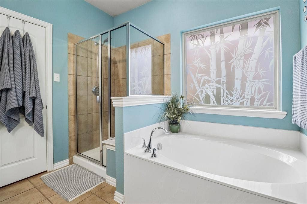 10700 Leesa Drive, McKinney, TX 75072 Primary Bathroom