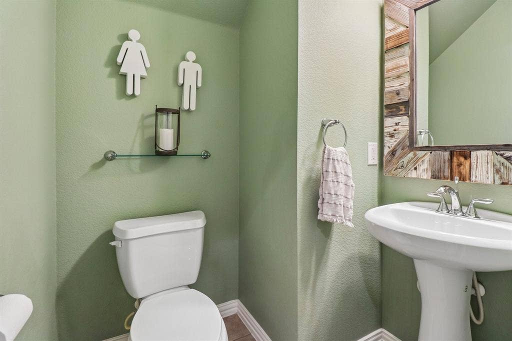 10700 Leesa Drive, McKinney, TX 75072 Powder Room