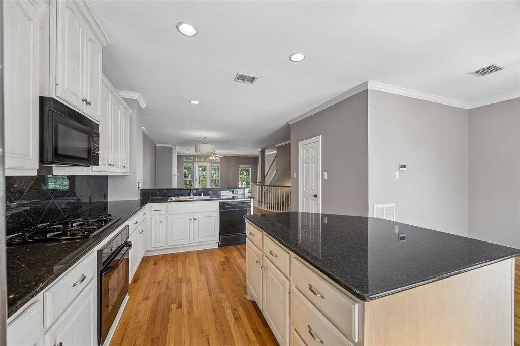 3943 N Hall Street, Dallas, TX 75219 3943 N Hall Street, Dallas, TX 75219